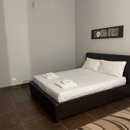 Apartamento La Casa Di Bea Lecce Exterior foto