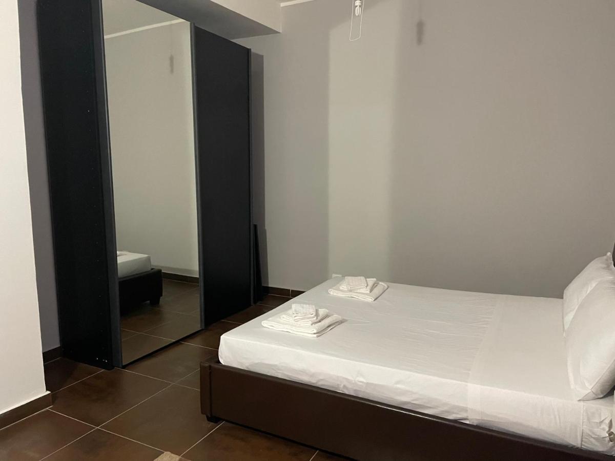 Apartamento La Casa Di Bea Lecce Exterior foto