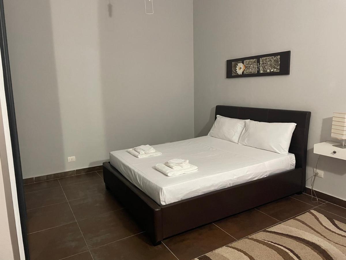 Apartamento La Casa Di Bea Lecce Exterior foto